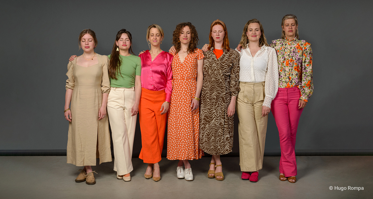 Kobra Ensemble: Karlijn Hamer, Lea Klarenbeek, Saskia Voorbach, Nina Rompa, Ingrid Doude van Troostwijk, Lonneke Kegels en Sterre Konijn, a capella