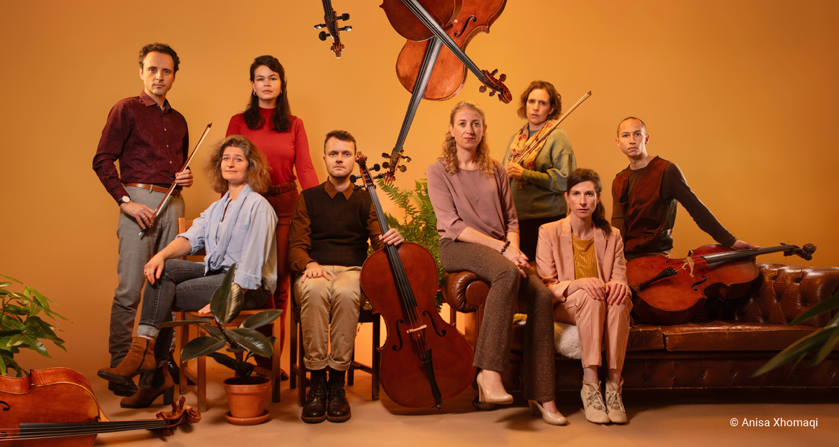 Cello Octet Amsterdam:
Rares Mihailescu, Claire Bleumer, Geneviève Verhage, Esther Torrenga, René van Munster, Sanne van der Horst, Sanne Bijker en Alistair Sung, allen cello